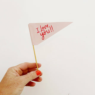 I love you paper flag - Holt x Palm -  Nothing says I love you then a cute paper pendant flag in your gift !!! These are a great add on to any plant / flower gift.